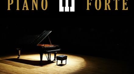 grafika ozdobna ze zdjeciem fortepaniu i napisem "Piano e forte"