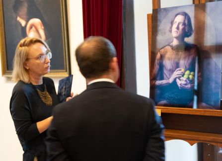 Zdjęcie z wernisażu Karoliny Skorek w Willi Decjusza